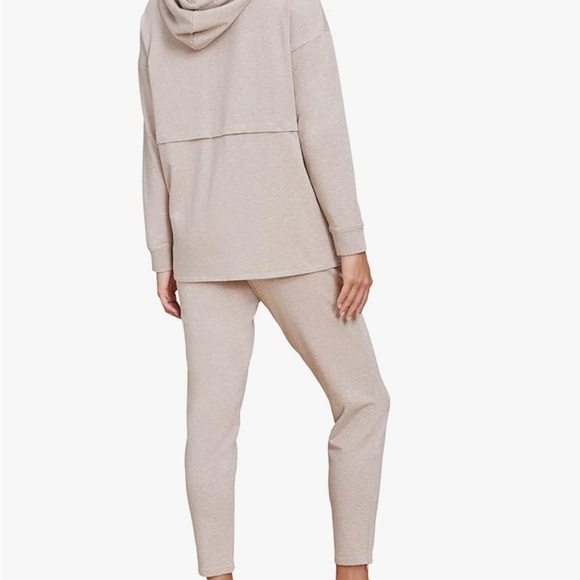 Barefoot Dreams ‘Malibu Collection’ Luxe Pullover Hoodie and Joggers - Picture 4 of 10